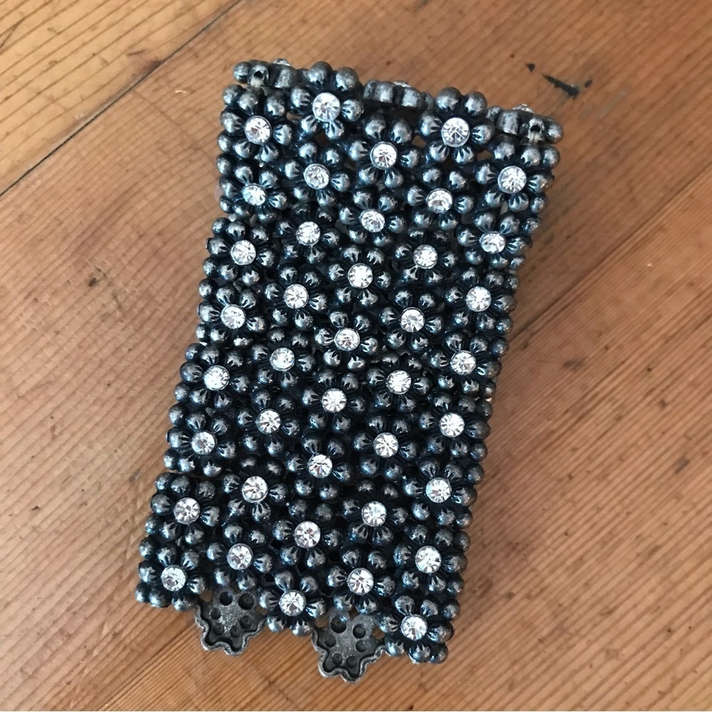 ▪️Silver Flower Rhinestone Bracelet - Picture 4 of 4